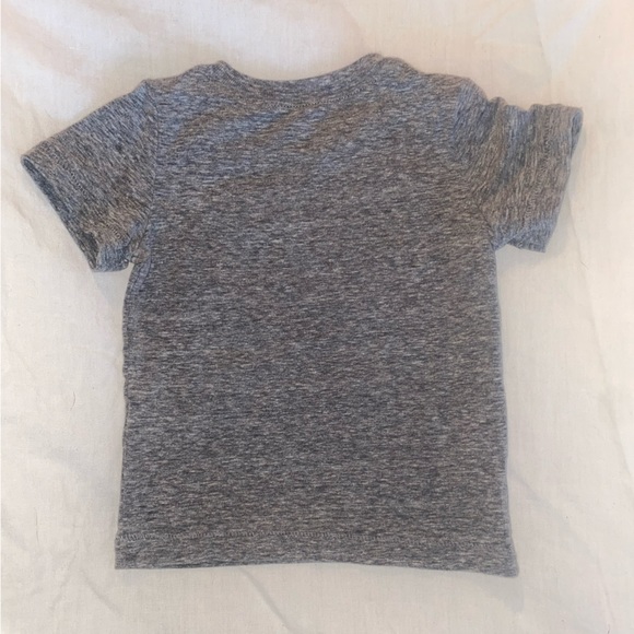 Carters t shirt 6 months 3-12$ - Picture 2 of 2
